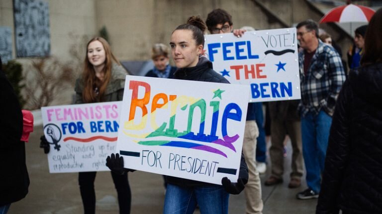 Young people rallying for Bernie Sanders